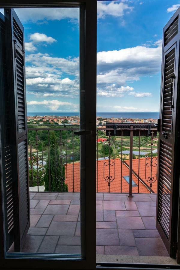 Villa Pineland Borghetto Santo Spirito Bagian luar foto